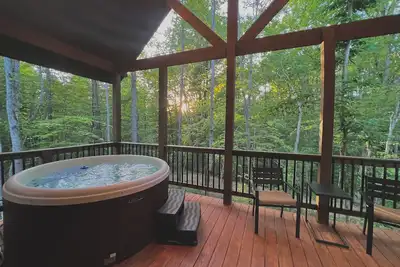 Image de Timber Pines at Red River Gorge :1bd/1bth + loft King beds, Hot Tub & Fire-pit