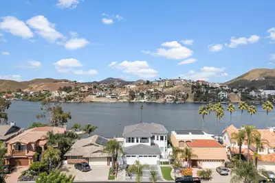Image de Gorgeous Canyon Lake California Waterfront with Pool, Spa, Firepit, and Dock