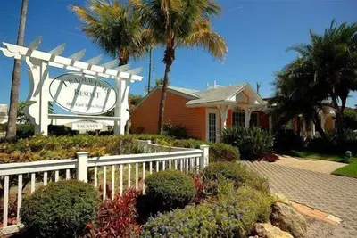 Image de Tradewinds 2 Bedroom 2 Bathroom Bay Front. 2nd floor stairs only. dogs only no cats.