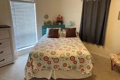 Image de Pelicans Condos featuring a three bedroom two bath ocean view condo.