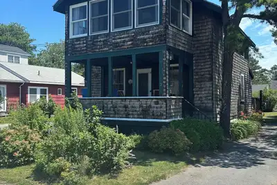 Image de Charming Cottage Steps Away From Pine Point Beach