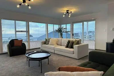 Image de Hamblyn Heights - Your Seaside Escape in New Plymouth with Panoramic Seaviews!