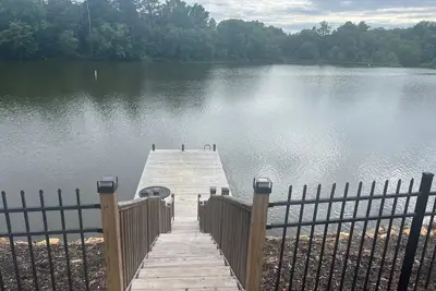 Image de Cozy lake front house with dock on Lake Tillery