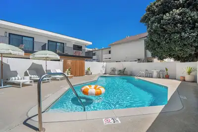 Image de New! Luxury 1 Bedroom + 1 Bathroom Executive Units. 1 Block walk to the Ocean!