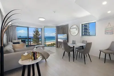 Image de Top floor unit 2 bedrooms - Direct Beach Access