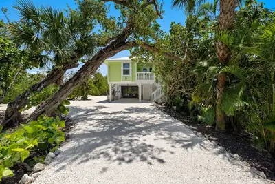 Image de Coastal Charm walking distance to the beach! New!