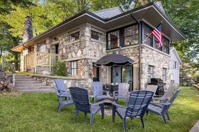 Image de Storybook cottage • Hot Tub • Fireplace • 4 bd 2 bath.