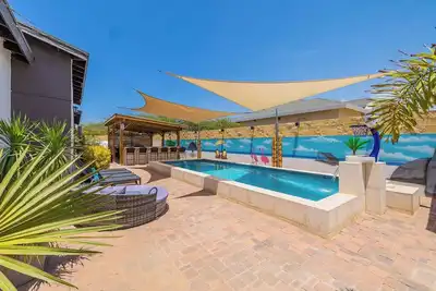 Image de 3br2ba ~ Great Location ~ Private Pool ~ Amenities
