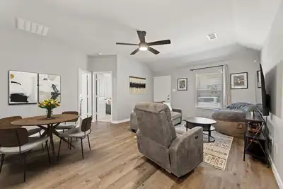 Image de Cozy home in Ft. Worth. Modern amenities. Centrally located to many attractions.