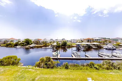 Image de Waterfront condo w/private balcony, shared pool, hot tub & A/C