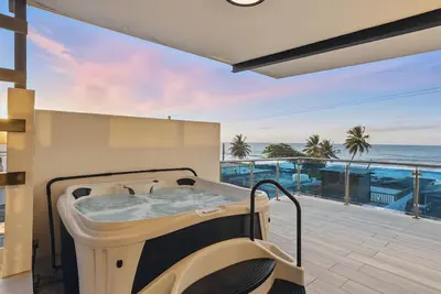 Image de Rooftop with jacuzzi and panoramic sea views