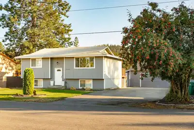 Image de Centrally Located, Fenced Yard, Fast Internet