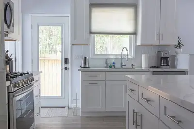 Image de Centrally Located, Clean and Modern Home in South Pasadena