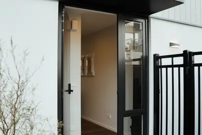 Image de New townhouse, heart of city centre, 2 bed 2 bath, car park.