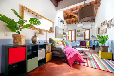 Image de Downtown colourful flat easy walking to the railway