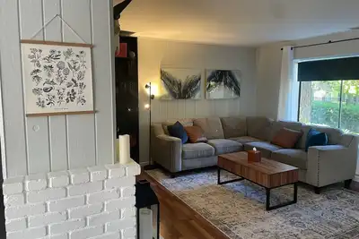 Image de Cozy Modern Condo