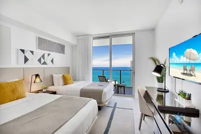 Image de Luxury Condo with Bay View and Amazing Amenities