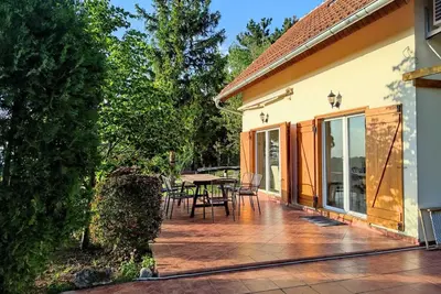Image de Family cottage with Heated Pool & Vineyard views