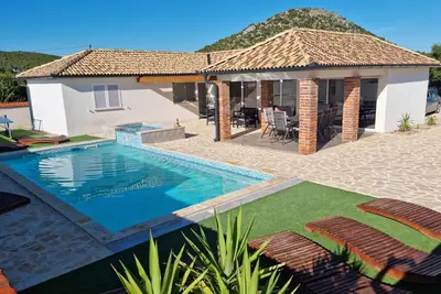 Image de Fantastic pool villa for 6 adults and 2 children and dog with sauna nearby