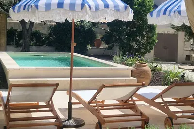 Image de Magnifique maison provençale haut standing avec piscine, jardins, garages fermés