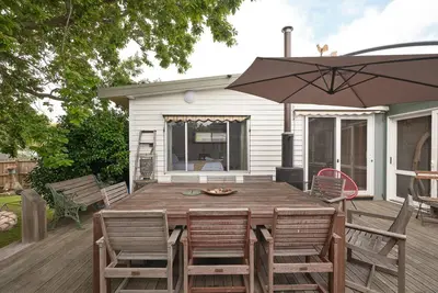 Image de Warraburra Beach Shack Rosebud - with private beach box. 1 Night Free! * - Enjoy your own beach box with chairs, umbrella, boogie boards and more!