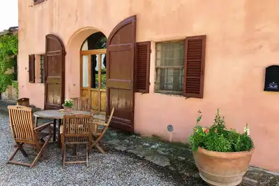 Image de Historical property in a Tuscan movie setting