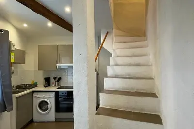 Image de charmante maisonnette avec terrasse