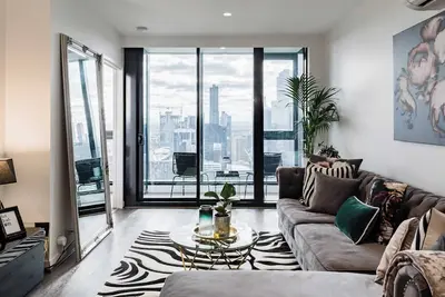 Image de Glam Platinum Tower Home with 180-Degree Cityscapes