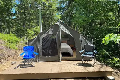 Image de Luxury Tent in New Hampshire-Tail-Tuckaway