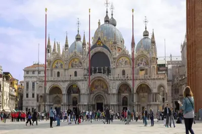 Image de Elegant 15th Century Palazzo Apartment with Garden Views on the Grand Canal