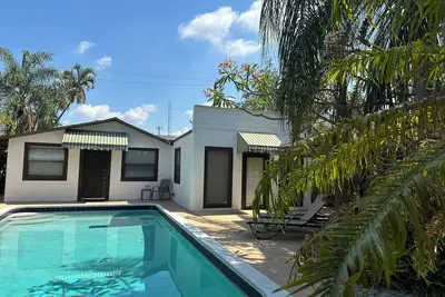 Image de Cozy 2 bedroom house w Pool & Tropical garden.