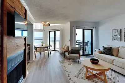 Image de Solana Shores #4 | Gulf Front, Stunning Water Views + Two Balconies!