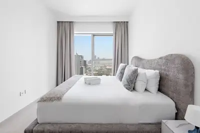 Image de 1 Br Apt with a Pool, Gym Close to Metro & Dubai Mall