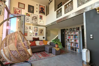 Image de Beau Duplex Artistique Avec vue sur le Canal