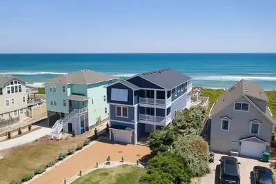 Image de Duck oceanfront home with theater room and elevator, steps from the beach!