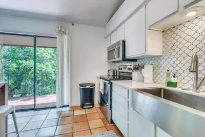 Image de Downtown Treetop Hideaway- Sxsw, 6th St, Ut Campus\n\n