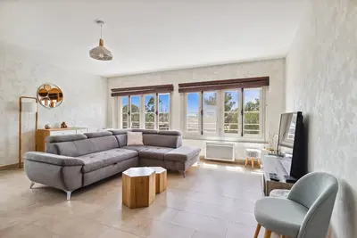 Image de Appartement de Messugues - Appt standing vue mer
