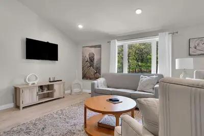 Image de Modern Home on Sand Point! 11 mins to Dt caseville