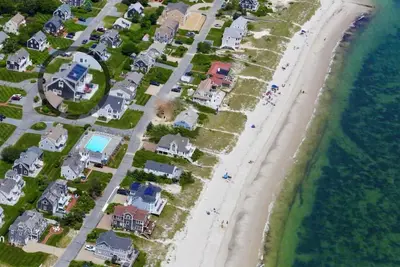 Image de Gated Private Beach community, heated pool, playground, tennis