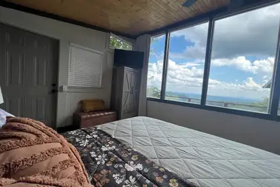 Image de 100 Mile Views & Hot Tub in Br!