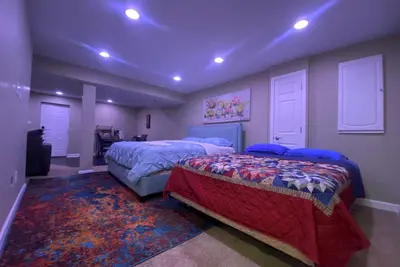 Image de Entire lower level furnished home