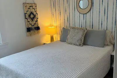 Image de Serene Apartment-5 Min walk to attractions in Mystic-Private Deck!