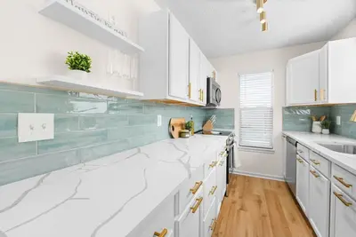 Image de Beach Bungalow. Near beach, shopping & dining, & Naval Station Mayport!