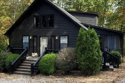 Image de Rrlakehouse-Cozy Cabin In Heart Of Pickwick! 🩵🏡\nW\/ Fun Billiards Room! ! 🎱