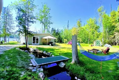Image de Lake Cabin! Stocked, Wifi Beach Kayaks, Firepit, Trails, Creek Washer Dryer, Pet