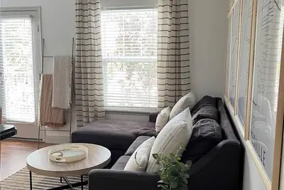 Image de Amazing Location! Alberts Place @ Midtown w/parking Walk to Uf and the Stadium.