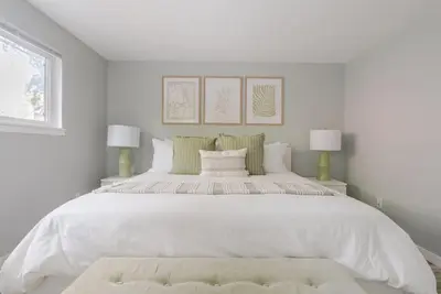 Image de King Suite Near Lincoln Park