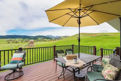 Image de Spearfish Retreat w/ Fireplace + Mountain Views!