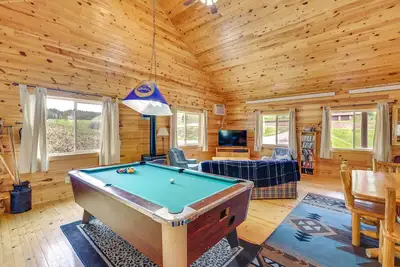Image de Wraparound Deck + Bbq: Pet-Friendly Deadwood Cabin