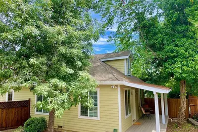 Image de Charming Downtown Cottage